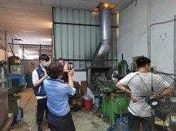 東莞南城一工廠廢氣未經(jīng)處理直接排放，立即查處！
